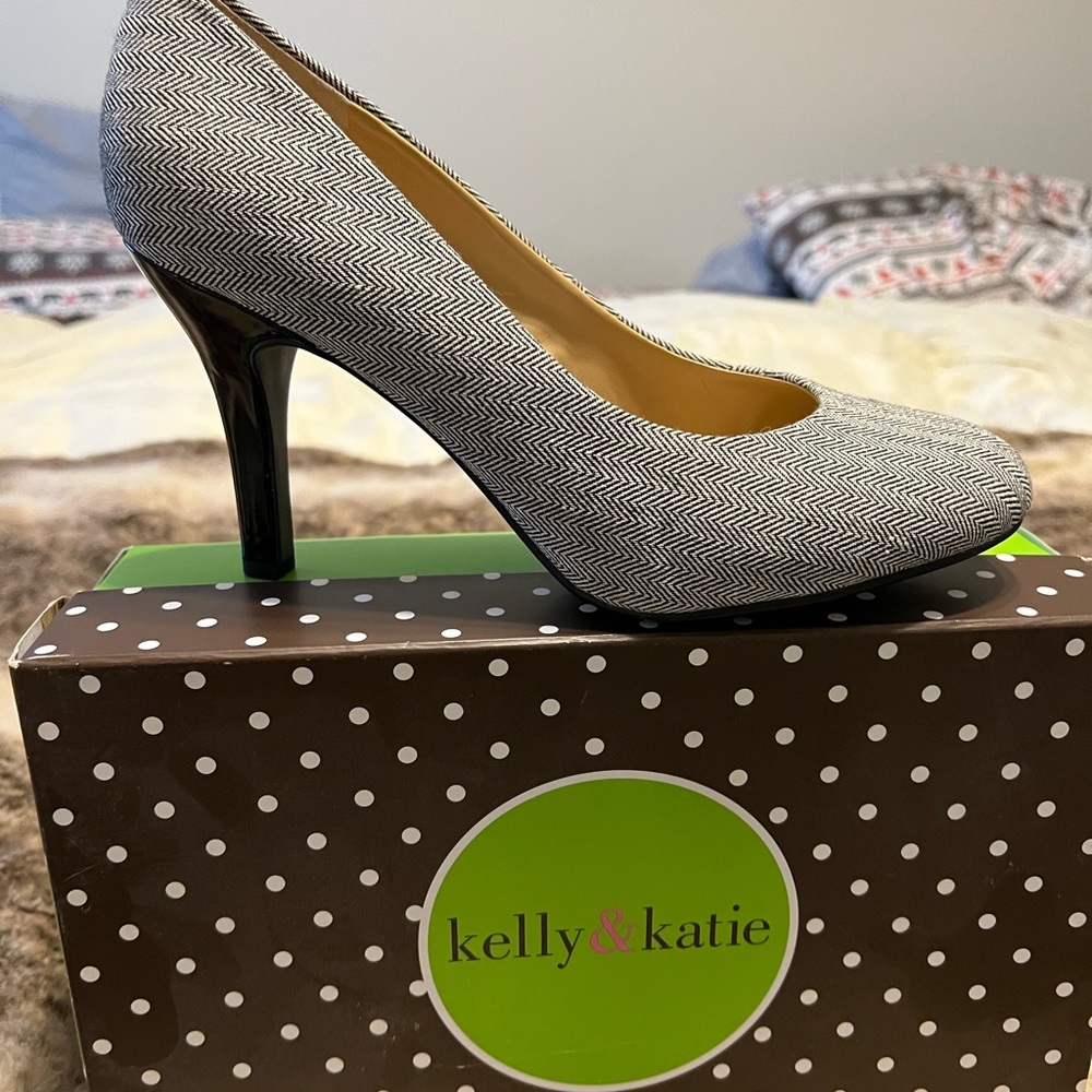 NIB Kelly & Katie houndstooth with black patent leather heels. 9.5W